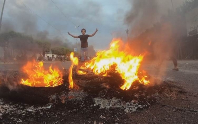 خۆپیشاندانەکان لە بەغدا کەمبوونەتەوە، بەڵام دۆخی شارەکە ئارامنەبووەتەوە